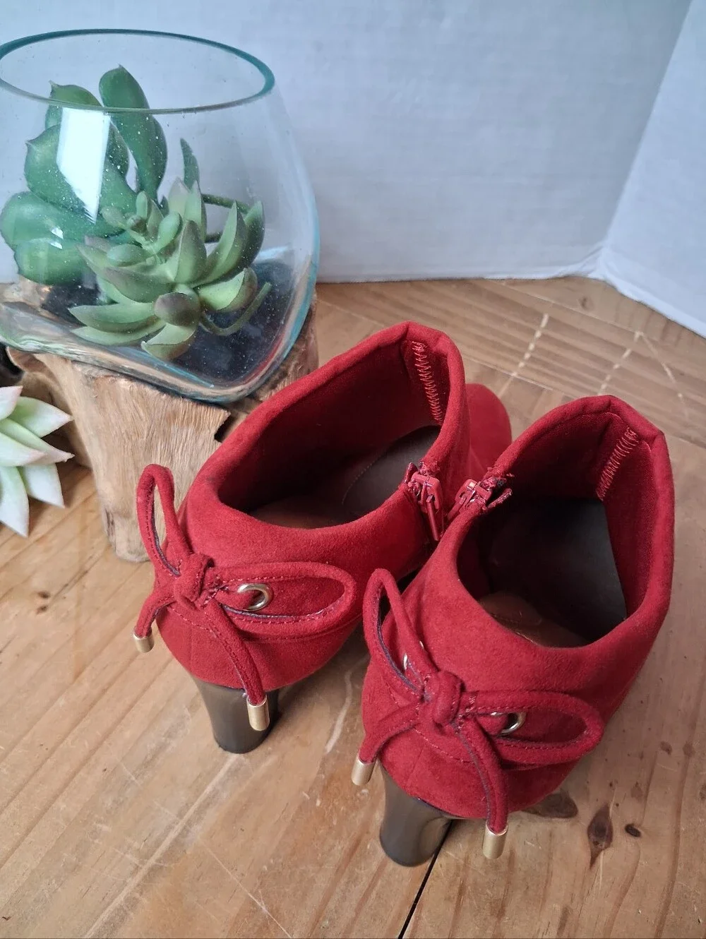 Coach and Four Faux Suede Cuffed Bootie w/Bow On Heel Fire Engine Red Size 7